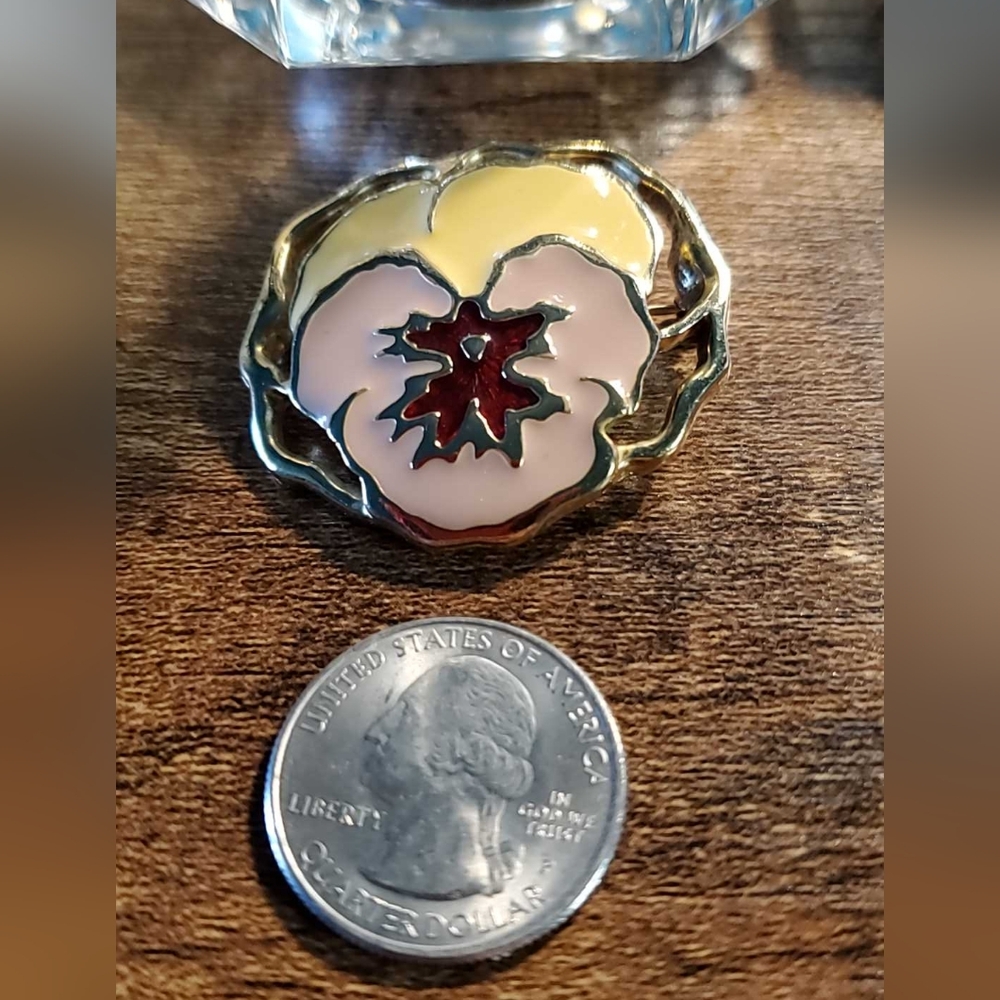 🗝Vintage AVON Enameled Pansy Flower Gold Tone Brooch. - Picture 3 of 3